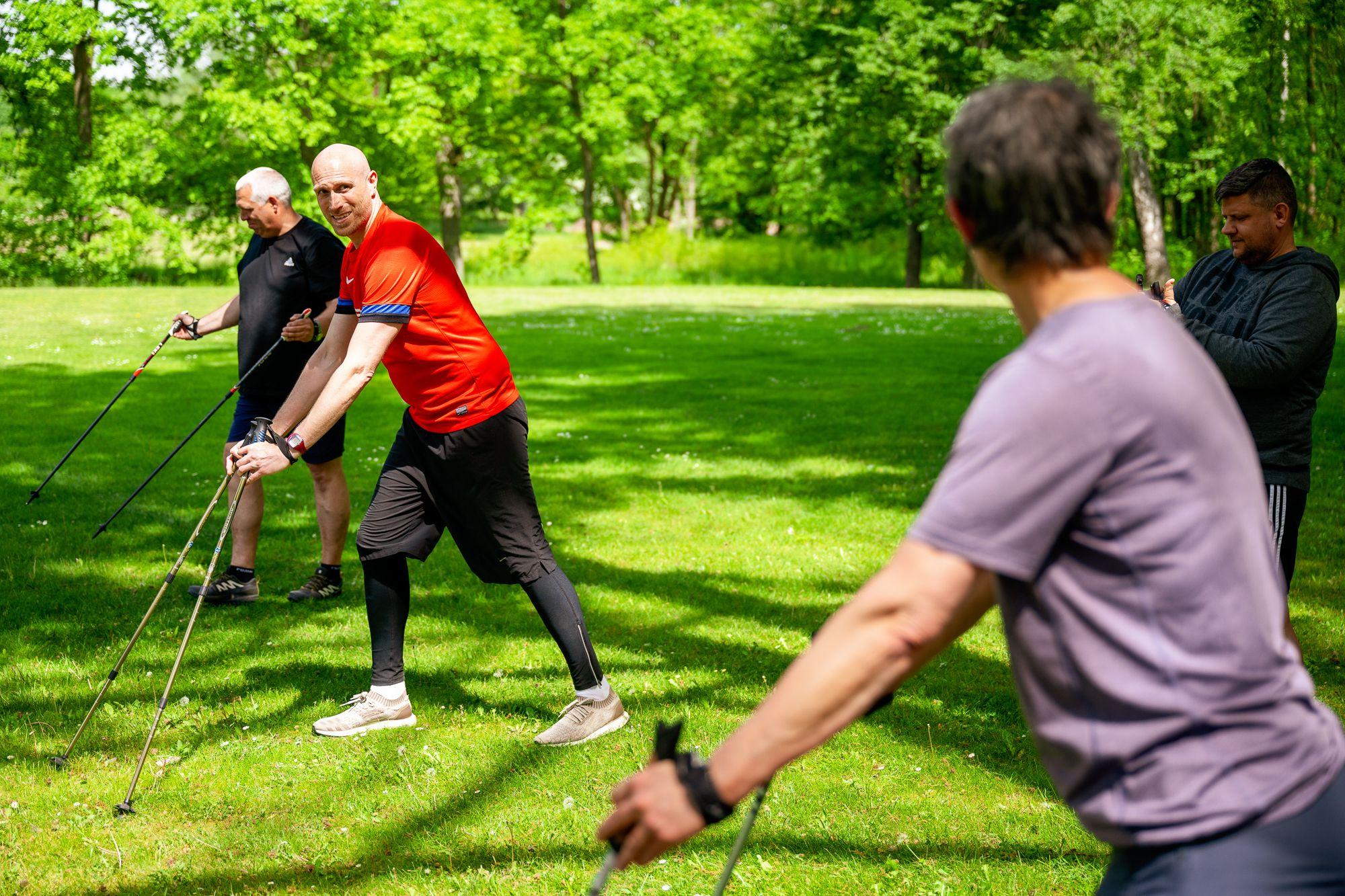 Nordic Walking Übungen im Freien 